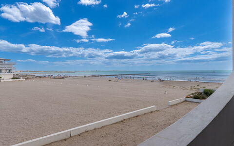 La Résidence de la Mer: Sky, Himmel, Vand, Økoregion, Azure, Coastal Og Oceaniske Landskabsformer, Cumulus, Strand, Horisont, Landskab