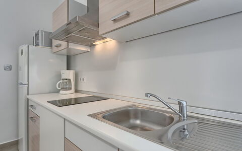 Lino: Tap, Køkkenvask, Håndvask, Cabinetry, Bygning, Ejendom, Countertop, Sanitærarmatur, Møbel, Produkt