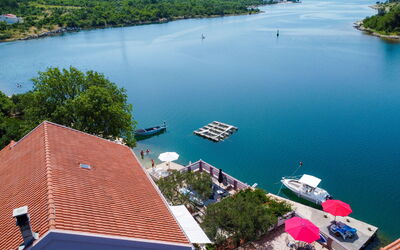 Novigrad (Zadar) 112: Vand, Båd, Ejendom, Blå, Natur, Azure, Vandfartøjer, Plante, Træ, Sø