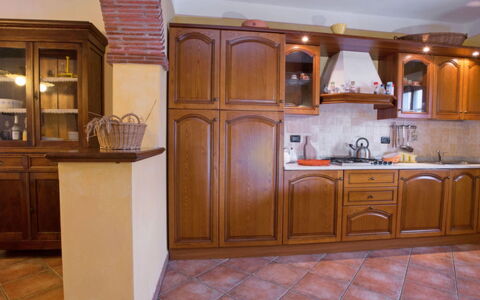 La Fenice: Værelse, Cabinetry, Ejendom, Countertop, Køkken, Møbel, Bygning, Hjem, Indretning, Etage