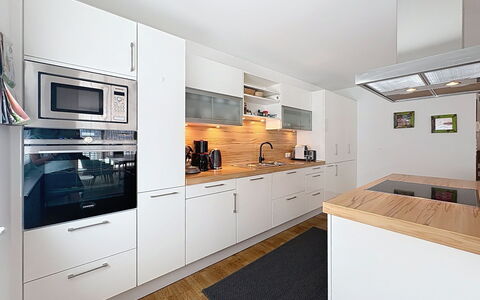 Linnehan: Køkken, Køkken Apparat, Countertop, Cabinetry, Gulvbelægning, Indretning, Større Bandage, Træ, Husholdningsapparat, Etage