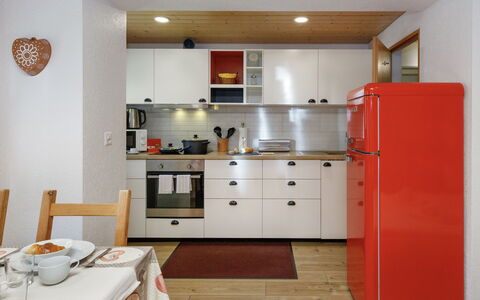 Chalet Almisräba: Køkken Apparat, Køkken, Countertop, Cabinetry, Større Bandage, Møbel, Indretning, Gulvbelægning, Træ, Husholdningsapparat