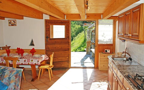 Rustico Pamela: Møbel, Ejendom, Vindue, Tap, Køkkenvask, Countertop, Håndvask, Cabinetry, Plante, Sanitærarmatur