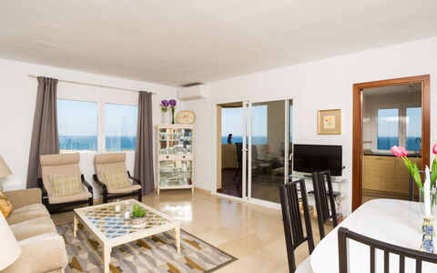 Puerto Paraíso: Bord, Couch, Møbel, Azure, Indretning, Billedramme, Træ, Stol, Stue, Etage
