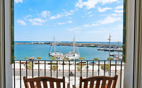 Cambrils Port: Vand, Sky, Himmel, Azure, Plante, Skygge, Båd, Strand, Stol