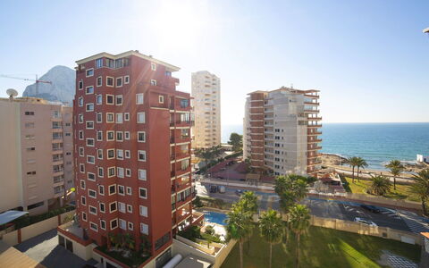 Calpe Calp 342: Himmel, Bygning, Plante, Daytime, Ejendom, Skyscraper, Vand, Lys, Vindue, Infrastruktur