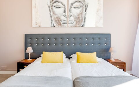 Quiberon 130: Møbel, Ejendom, Hvid, Komfort, Azure, Træ, Textile, Bed Frame, Indretning, Lampe