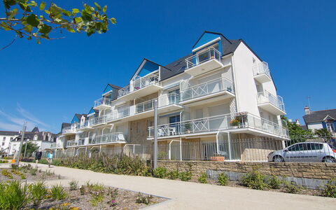 Les Jardins de Bretinio: Himmel, Plante, Bygning, Vindue, Urban Design, Hus, Kvarter, Ejerlejlighed, Træ, Boligområde
