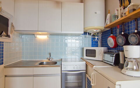 Quiberon 225: Cabinetry, Countertop, Ejendom, Køkken Apparat, Køkkenvask, Komfur, Køkken, Husholdningsapparat, Håndvask, Gaskomfur