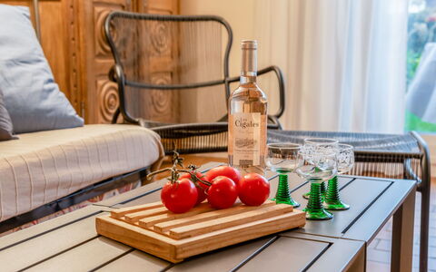 Carnac 110: Bord, Bordservice, Møbel, Tap, Countertop, Plante, Træ, Indretning, Håndvask, Køkken