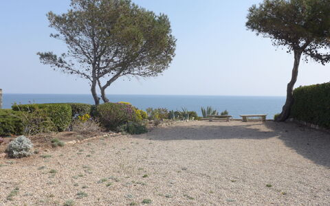 Les Maures de L'Esterel: Bygning, Plante, Ejendom, Vindue, Land Lot, Urban Design, Landskab, Kvarter, Græs, Fritid