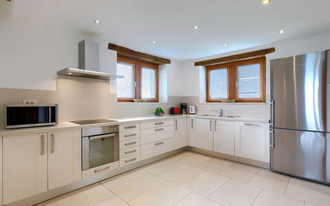 Remington: Countertop, Cabinetry, Ejendom, Møbel, Bygning, Køkken Apparat, Komfur, Køkken, Husholdningsapparat, Vindue
