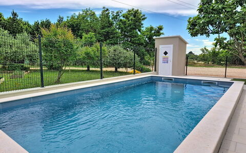 Finida: Svømmepøl, Kompositmateriale, Water Feature, Fritid, Flise, Design, Backyard, Hotel, Villa, Udvej