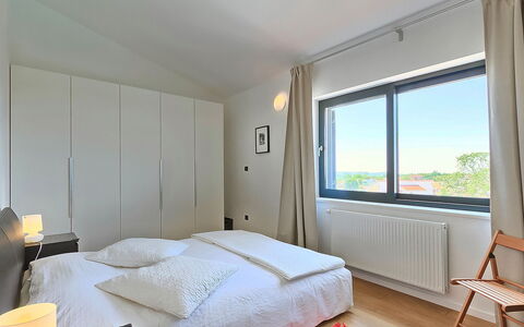 Anna: Soveværelse, Værelse, Møbel, Ejendom, Seng, Indretning, Sengetøj, Bed Frame, Bygning, Madras