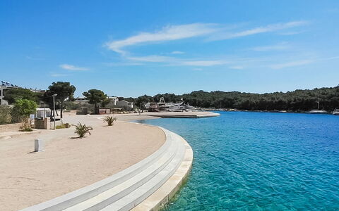 Vodice Tribunj 124: Vand, Himmel, Sky, Vandressourcer, Azure, Træ, Naturlige Landskab, Strand, Coastal Og Oceaniske Landskabsformer, Plante