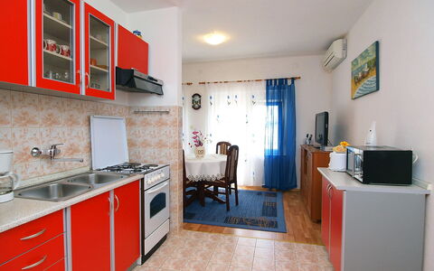Sofija: Cabinetry, Ejendom, Møbel, Håndvask, Skuffe, Countertop, Husholdningsapparat, Indretning, Gulvbelægning, Etage