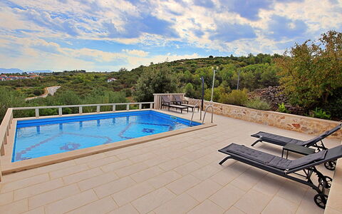 Villa Tonka: Vand, Himmel, Sky, Vandressourcer, Azure, Træ, Naturlige Landskab, Strand, Coastal Og Oceaniske Landskabsformer, Plante