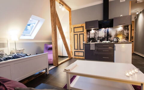 Szczawno Zdroj 100: Bord, Ejendom, Møbel, Cabinetry, Bygning, Skuffe, Kommode, Træ, Komfort, Indretning