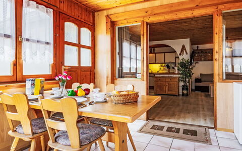 Sunny: Træ, Møbel, Indretning, Værelse, Hjem, Etage, Loft, Bejdse, Hårdttræ, Sommerhus