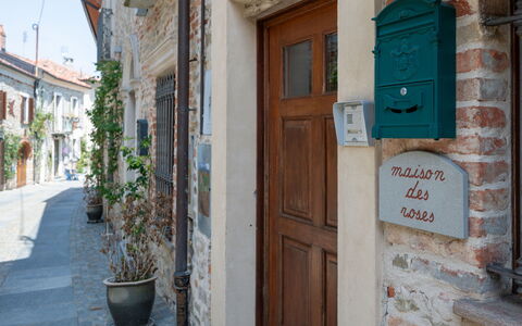 Maison des Roses: Altan