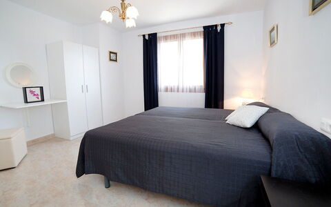 Amare Monte: Møbel, Vindue, Komfort, Bygning, Træ, Skygge, Indretning, Bed Frame, Etage