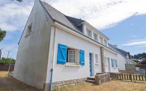 Penthievre: Sky, Himmel, Plante, Vindue, Bygning, Land Lot, Træ, Hus, Sommerhus, Facade