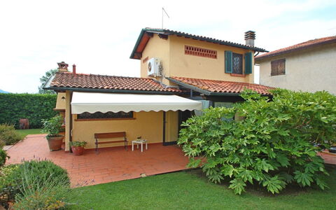 Casa Daniela: Tag, Markise, Hjem, Skygge, Have, Udendørs Struktur, Blomsterkrukke, Backyard, Gård, Stueplante