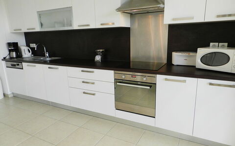 Lup - les Terrasses D'Alistro: Cabinetry, Countertop, Tap, Køkkenvask, Komfur, Køkken Apparat, Produkt, Køkken, Husholdningsapparat, Cooktop