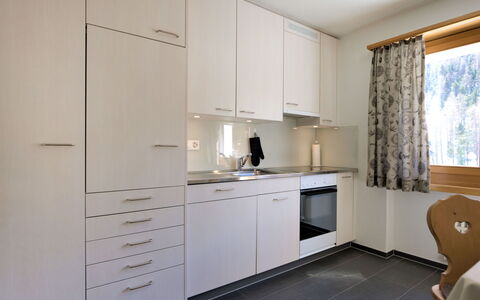 Chesa Islas: Cabinetry, Møbel, Countertop, Bygning, Vindue, Skuffe, Træ, Gardin, Indretning, Kommode