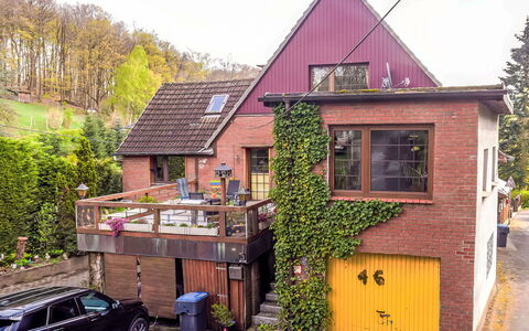 Haus Keller: Plante, Bygning, Ejendom, Vindue, Himmel, Hjul, Bil, Køretøj, Hus