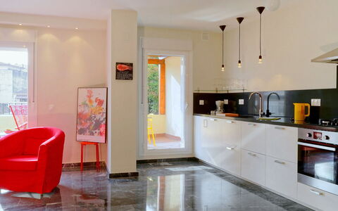 Plaza de Las Flores: Møbel, Bygning, Cabinetry, Countertop, Træ, Hus, Køkken Apparat, Komfur, Indretning, Køkken
