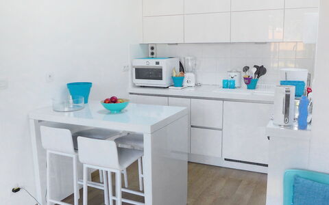 Capbreton 450: Møbel, Cabinetry, Bord, Køkkenvask, Håndvask, Indretning, Countertop, Køkken, Computer Desk, Køkken Apparat