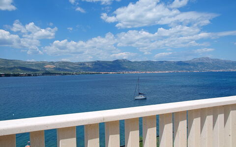Trogir Arbanija 100: Himmel, Vand, Blå, Hav, Ocean, Ejendom, Sky, Horisont, Kyst, Azure