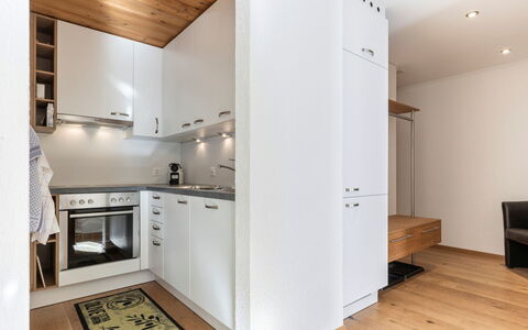 Atlantis Apartments by Mein Samnaun – Mo: Gulvbelægning, Indretning, Etage, Træ, Møbel, Køkken Apparat, Køkken, Loft, Større Bandage, Trægulve