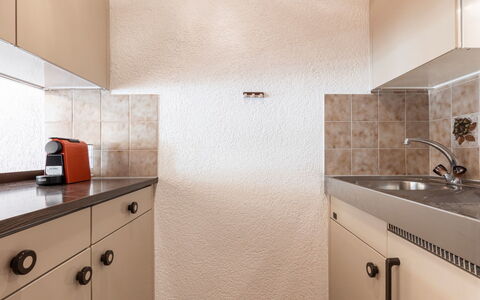Atlantis Apartments by Mein Samnaun – Mo: Væg, Countertop, Indretning, Gulvbelægning, Loft, Køkken, Etage, Sanitærarmatur, Cabinetry, Værelse