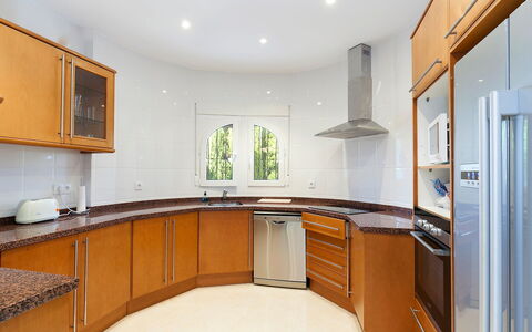 Capi: Countertop, Værelse, Ejendom, Møbel, Cabinetry, Køkken, Bygning, Indretning, Ejendom, Hus