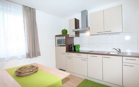 Schaller: Cabinetry, Møbel, Ejendom, Countertop, Håndvask, Komfort, Indretning, Tap, Gardin, Gulvbelægning