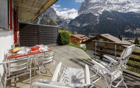 Chalet Albi: Bjergkæde, Møbel, Glacial Landskabsform, Hill Station, Alps, Dal, Kam, Bjerglandsby, Altan, Stol