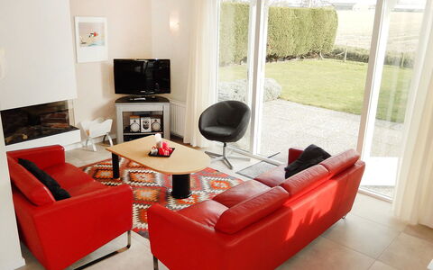 Noordwijk 450: Couch, Møbel, Bord, Ejendom, Komfort, Billedramme, Television, Studio Couch, Plante, Indretning