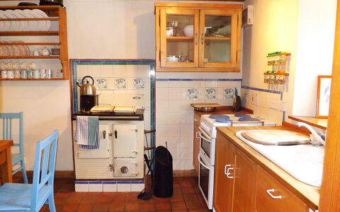 Tarskavaig: Cabinetry, Ejendom, Møbel, Countertop, Køkken, Køkken Apparat, Husholdningsapparat, Komfur, Træ, Håndvask