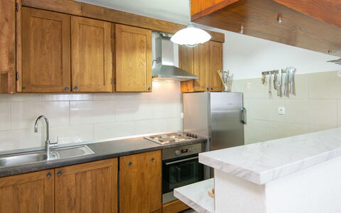 Anita: Countertop, Værelse, Cabinetry, Køkken, Ejendom, Møbel, Håndvask, Indretning, Bygning, Hus