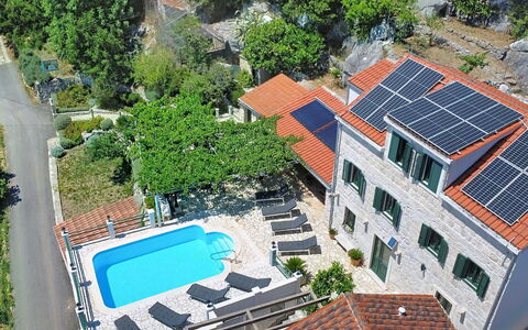Anita: Svømmepøl, Udvej, Eco Hotel, Estate, Udendørs Møbler, Fritid, Villa, Hotel, Paraply, Ferieby