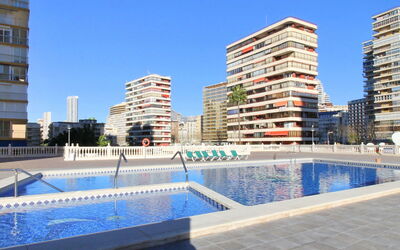 Benidorm 926: Vand, Himmel, Bygning, Daytime, Svømmepøl, Azure, Urban Design, Ejerlejlighed, Fritid, Højhus