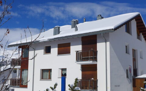 Chesa Vadret 12: Sky, Himmel, Bygning, Vindue, Plante, Sne, Hus, Boligområde, Kvarter