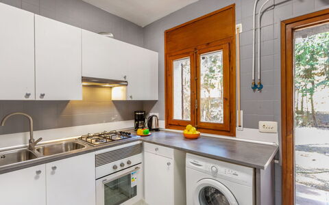 Villa Pinos: Køkken, Større Bandage, Køkken Apparat, Countertop, Gulvbelægning, Indretning, Husholdningsapparat, Cabinetry, Loft, Etage