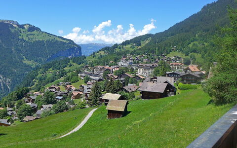 Tschingelhorn Apt. R: Himmel, Bjerg, Plante, Sky, Grøn, Naturlige Landskab, Træ, Land Lot, Hus, Bygning