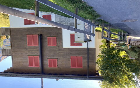 Tschingelhorn Apt. R: Daytime, Ejendom, Bygning, Vindue, Himmel, Natur, Azure, Verden, Træ, Urban Design