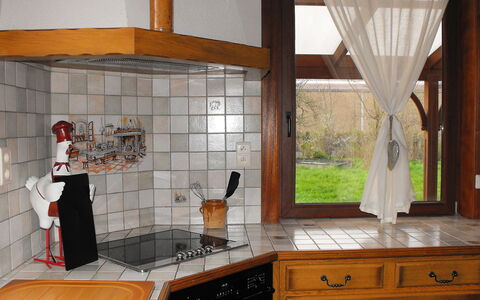 La Ferme de Gabrielle: Cabinetry, Countertop, Ejendom, Møbel, Bygning, Køkken, Skuffe, Træ, Tap, Indretning