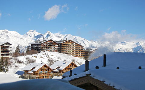 Le Refuge 1: Sne, Bjerg, Bjergrige Landskabsformer, Himmel, Vinter, Bjergkæde, Hill Station, Sky, Alps, Skisportssted