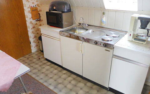 Büscher: Køkkenvask, Cabinetry, Håndvask, Countertop, Tap, Gaskomfur, Cooktop, Komfur, Køkken Apparat, Køkken